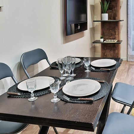 L'Appart Chic - Terrasse - Proche Lyon & Tram Villeurbanne Bagian luar foto