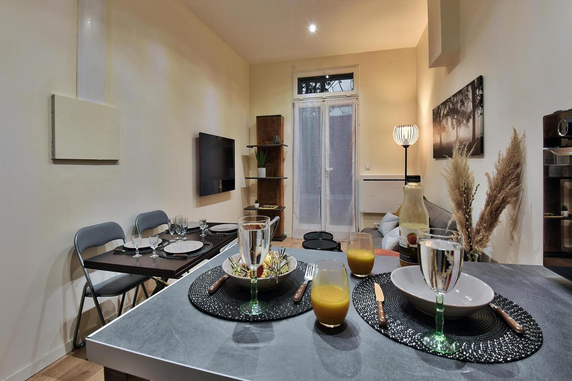 L'Appart Chic - Terrasse - Proche Lyon & Tram Villeurbanne Bagian luar foto